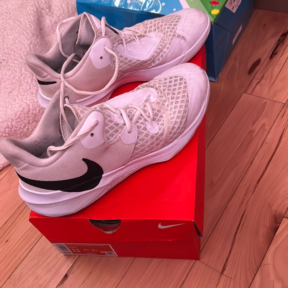 Women’s Nike Zoom Hyperspeed court